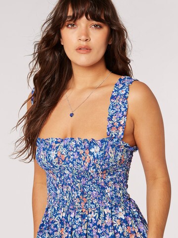 Robe Apricot en bleu