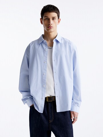 Pull&Bear Comfort fit Button Up Shirt in Blue: front