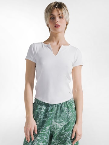 DEHA Shirt in White: front