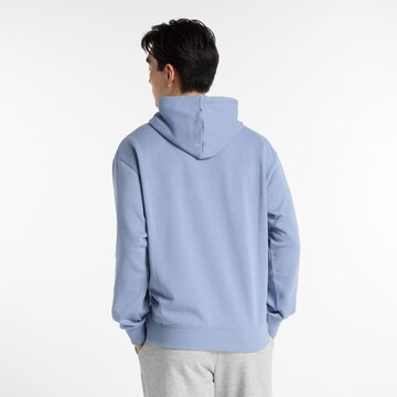 new balance Sweatshirt 'Essentials' in Blauw
