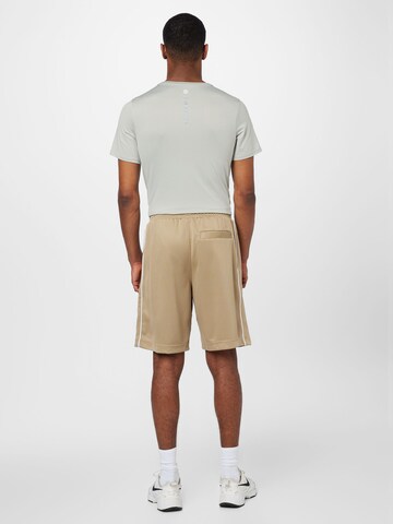 Nike Sportswear Regular Shorts in Grün