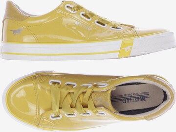 MUSTANG Sneakers & Trainers in 39 in Yellow: front