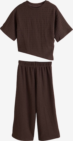 Set Next en marron : devant