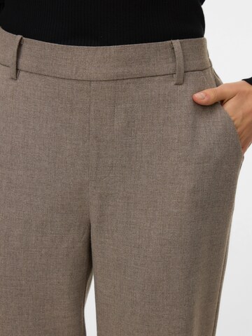 Regular Pantalon 'VMMAYA' VERO MODA en gris