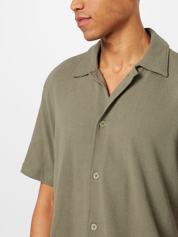 WEEKDAY Regular fit Button Up Shirt in Green