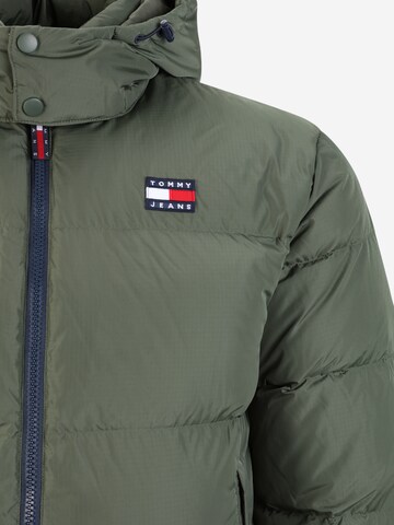 Tommy Jeans Jacke 'ALASKA' in Grün