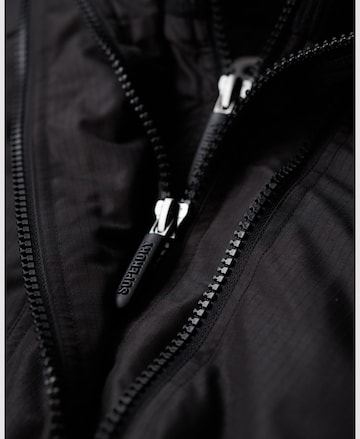 Superdry Zimní bunda – černá