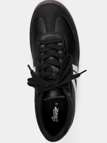 Pull&Bear Platform trainers in Black