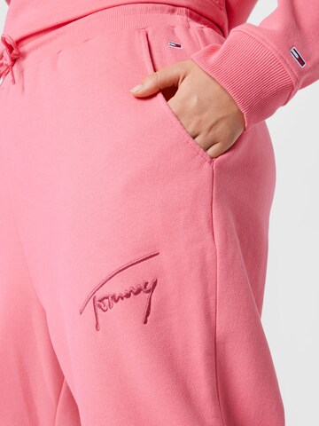 Tommy Jeans Curve Tapered Trousers in Pink