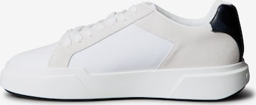 balts Calvin Klein Zemie brīvā laika apavi: no priekšpuses