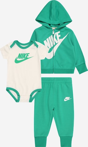 Nike Sportswear Set in Grün: Vorderseite