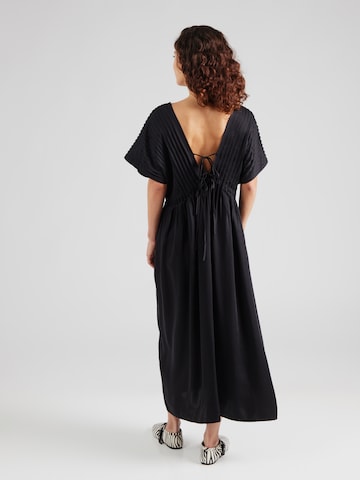 Robe & Other Stories en noir