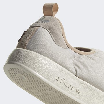 smėlio ADIDAS ORIGINALS Loaferai 'Puffylette'