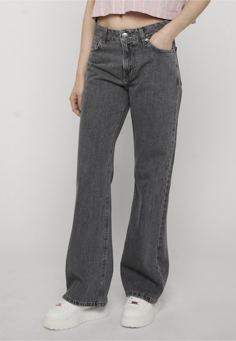 BUFFALO Platform trainers 'Queen One' in White