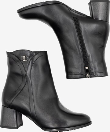 Usha Ankle Boots in Black