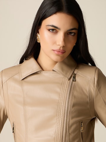 Giacca di mezza stagione di oltre in beige