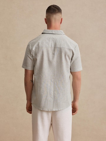 žalia DAN FOX APPAREL Standartinis modelis Dalykinio stiliaus marškiniai 'Selim'