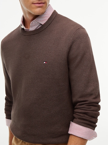 TOMMY HILFIGER Pulóver 'Essential' - barna