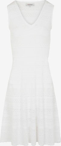 Morgan Stickad klänning i vit: framsida