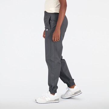 Effilé Pantalon de sport new balance en gris