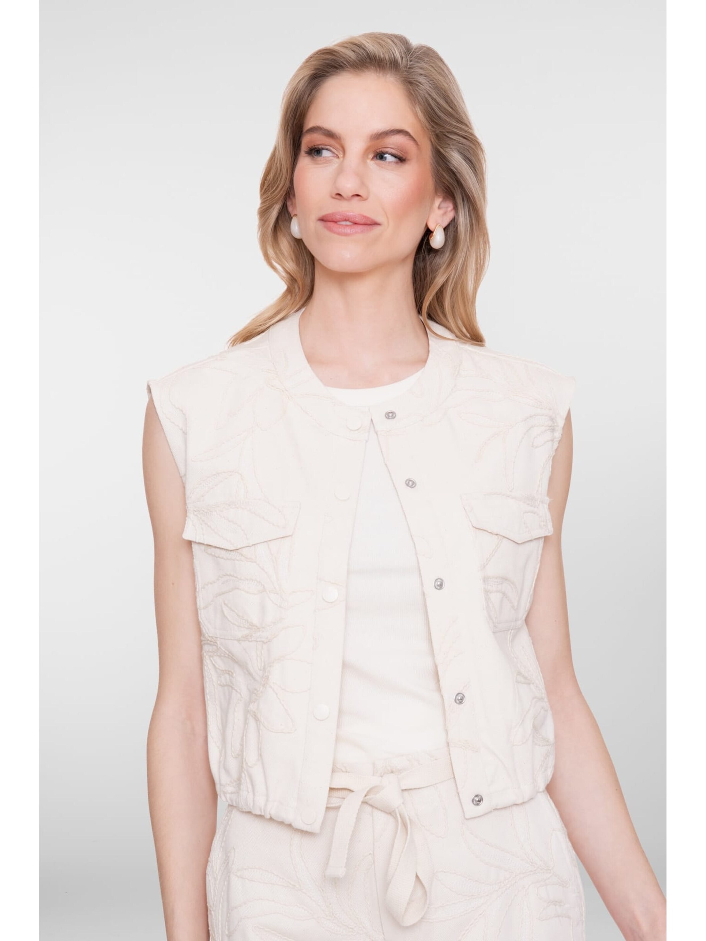 Geisha Vest in Beige