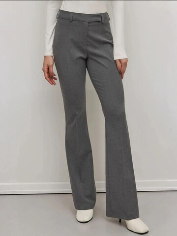 Hiccup Regular Broek in Grijs: voorkant