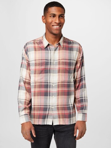 Abercrombie & Fitch - Ajuste regular Camisa en rojo: frente