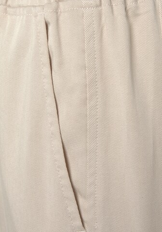 Tapered Pantaloni di LASCANA in beige