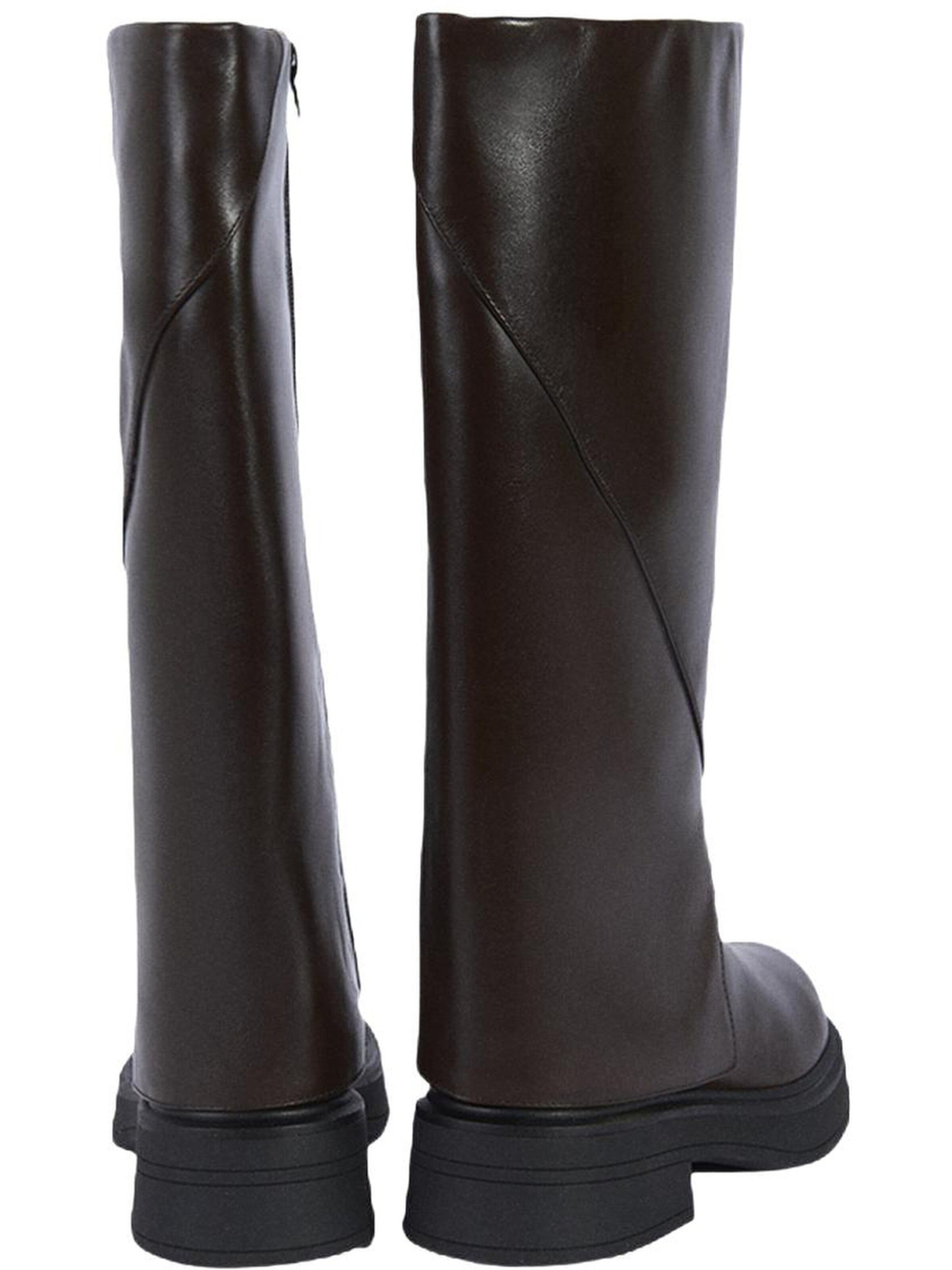 Desa Boots in Brown