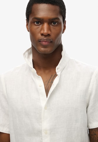 Coupe regular Chemise 'Vacation' Superdry en blanc