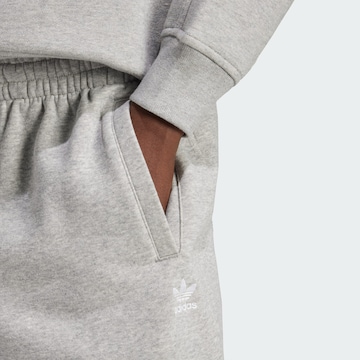 ADIDAS ORIGINALS Конический (Tapered) Штаны 'Essentials' в Серый