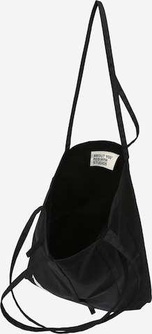 ABOUT YOU REBIRTH STUDIOS Τσάντα πουγκί 'Tasche 'Strappy Tote Bag' Cotton' σε μαύρο