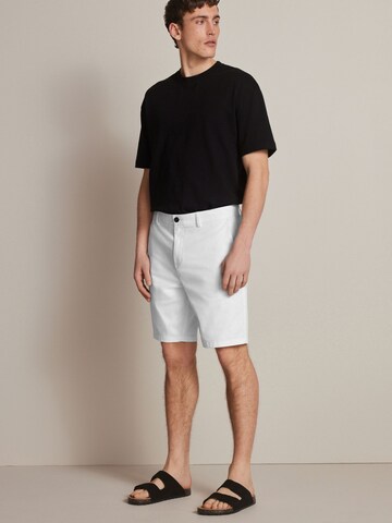 Next - regular Pantalón chino en blanco