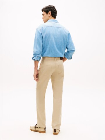 TOMMY HILFIGER Szabványos Nadrág 'DENTON ESSENTIAL' - zöld