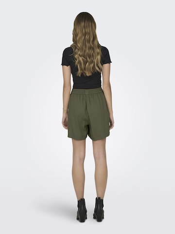 ONLY Regular Shorts 'KENYA' in Grün