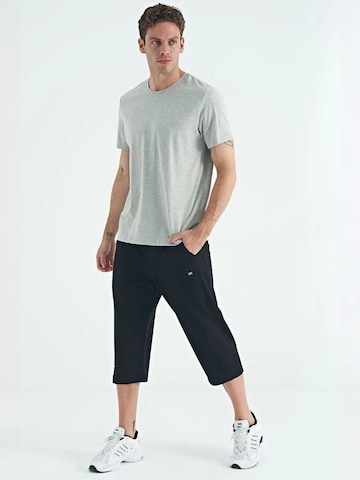 Tommy Life T-Shirts in Grau