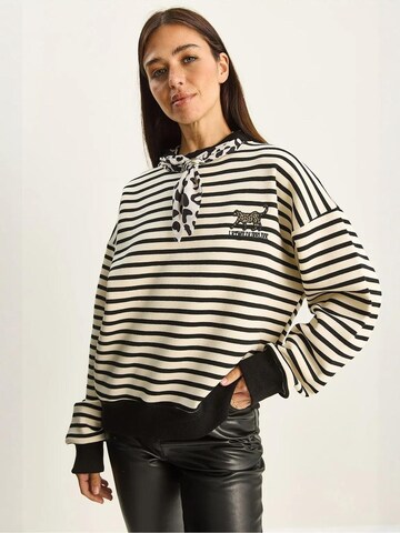 Felpa di Bianco Lucci in nero