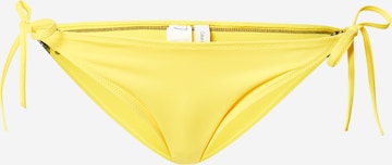 Slip costum de baie de la Calvin Klein Swimwear pe galben: față