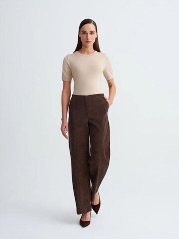 Dilvin Wide leg Pants in Brown: front