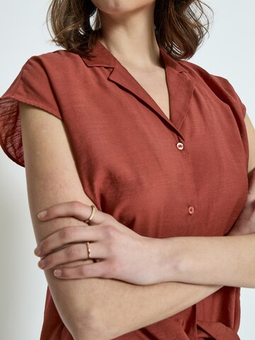 Camicia da donna 'Naline' di Peppercorn in marrone