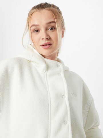 ADIDAS ORIGINALS Välikausitakki 'Polar Fleece' värissä valkoinen