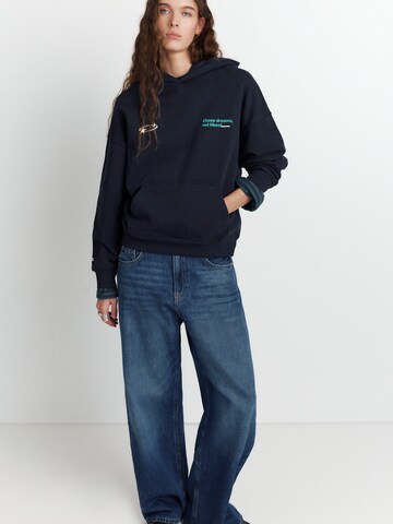 Bluză de molton de la Pull&Bear pe albastru