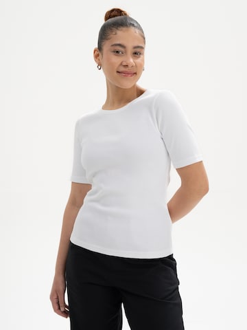 T-shirt 'JASLEEN' MELA en blanc : devant