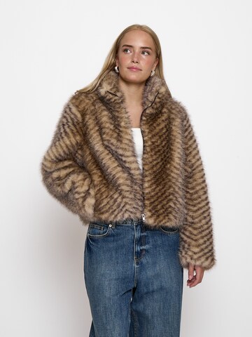 Peppercorn Winterjas 'Peggy' in Bruin: voorkant