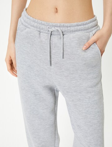 Koton Tapered Broek in Grijs