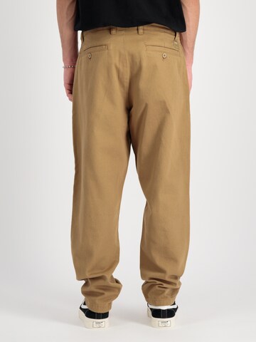 ruda ALPHA INDUSTRIES Laisvas „Chino“ stiliaus kelnės
