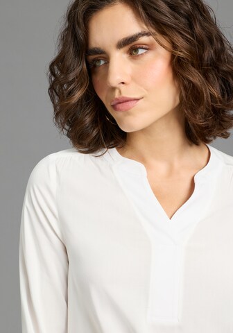 LAURA SCOTT Blouse in White
