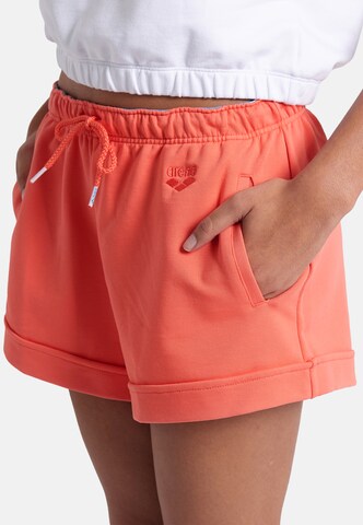 ARENA Loosefit Short 'ICONS' in Pink