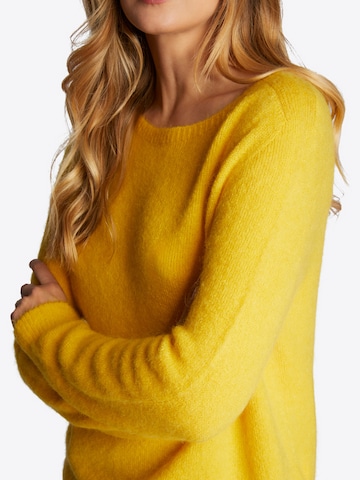 Rich & Royal Sweter w kolorze żółty