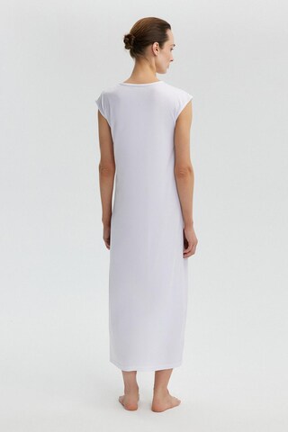 Robe Touche Prive en blanc
